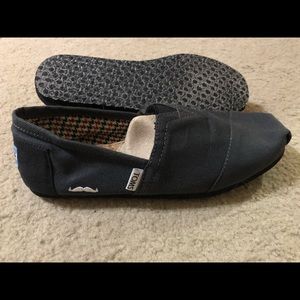 TOMS Movember Classics Men’s size 8